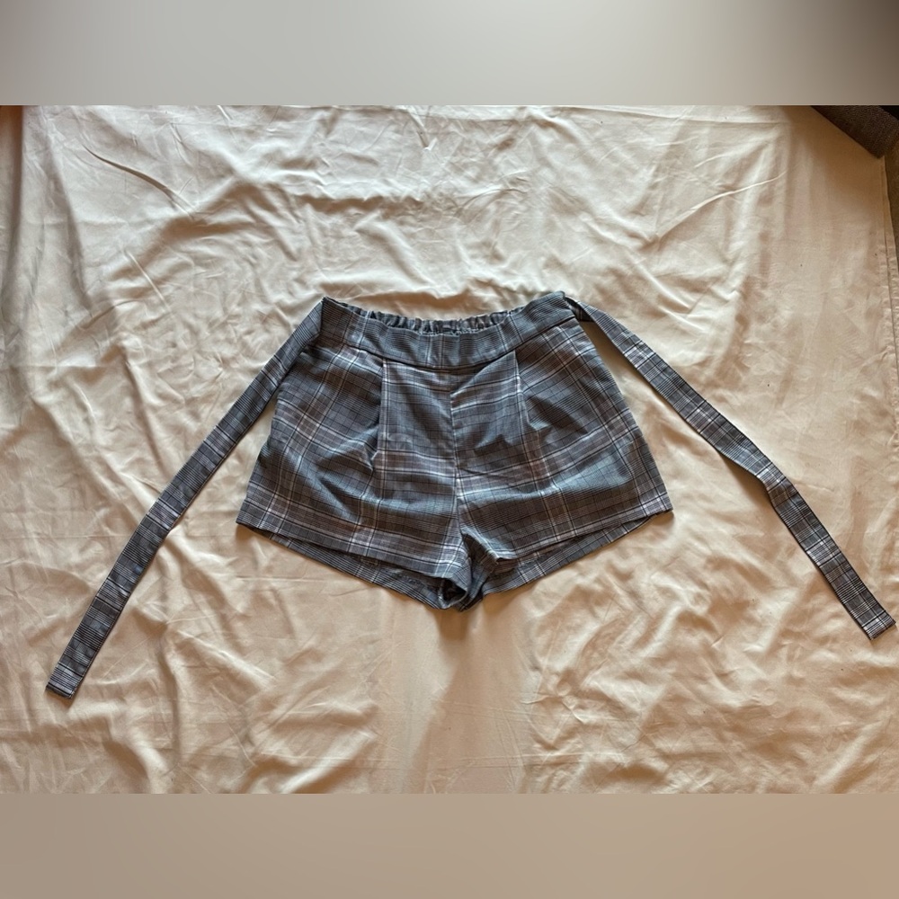 plaid shorts size M